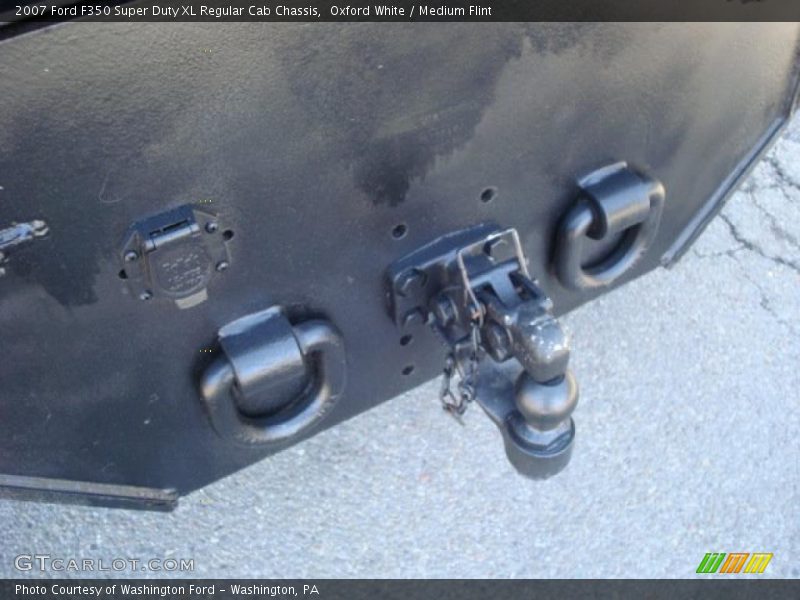 Oxford White / Medium Flint 2007 Ford F350 Super Duty XL Regular Cab Chassis