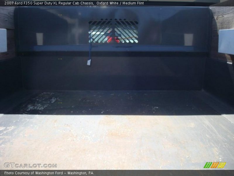 Oxford White / Medium Flint 2007 Ford F350 Super Duty XL Regular Cab Chassis