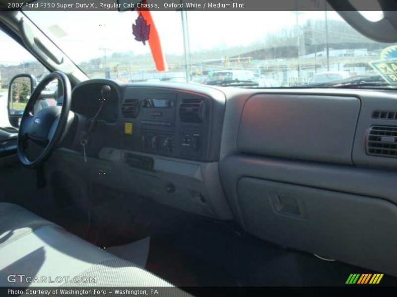 Oxford White / Medium Flint 2007 Ford F350 Super Duty XL Regular Cab Chassis