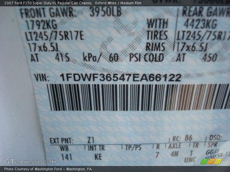 Oxford White / Medium Flint 2007 Ford F350 Super Duty XL Regular Cab Chassis