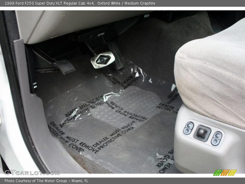Oxford White / Medium Graphite 1999 Ford F250 Super Duty XLT Regular Cab 4x4