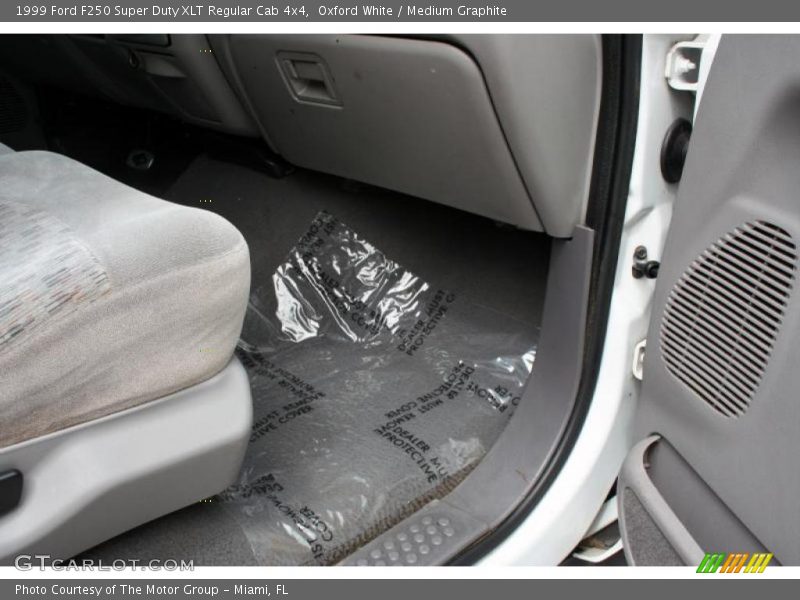 Oxford White / Medium Graphite 1999 Ford F250 Super Duty XLT Regular Cab 4x4