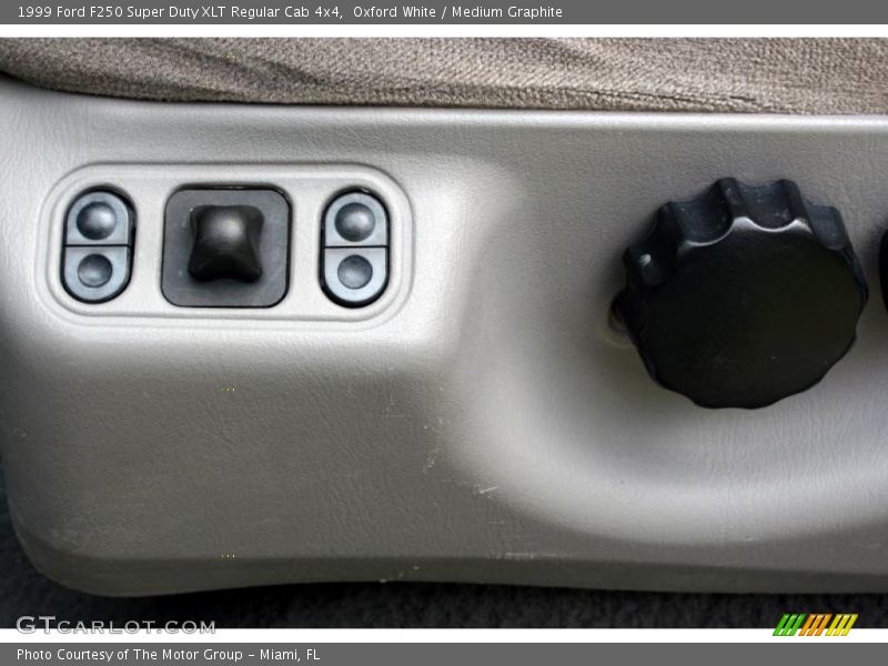 Oxford White / Medium Graphite 1999 Ford F250 Super Duty XLT Regular Cab 4x4