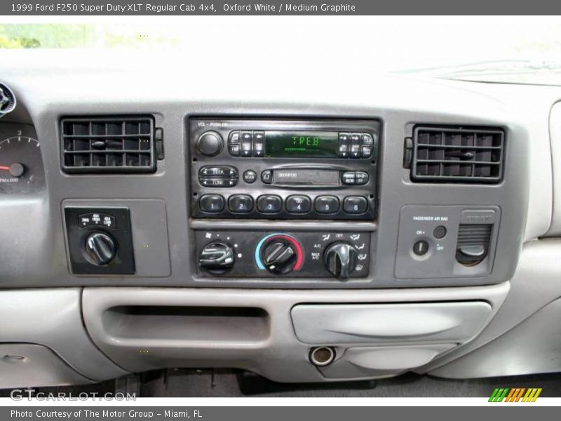 Oxford White / Medium Graphite 1999 Ford F250 Super Duty XLT Regular Cab 4x4