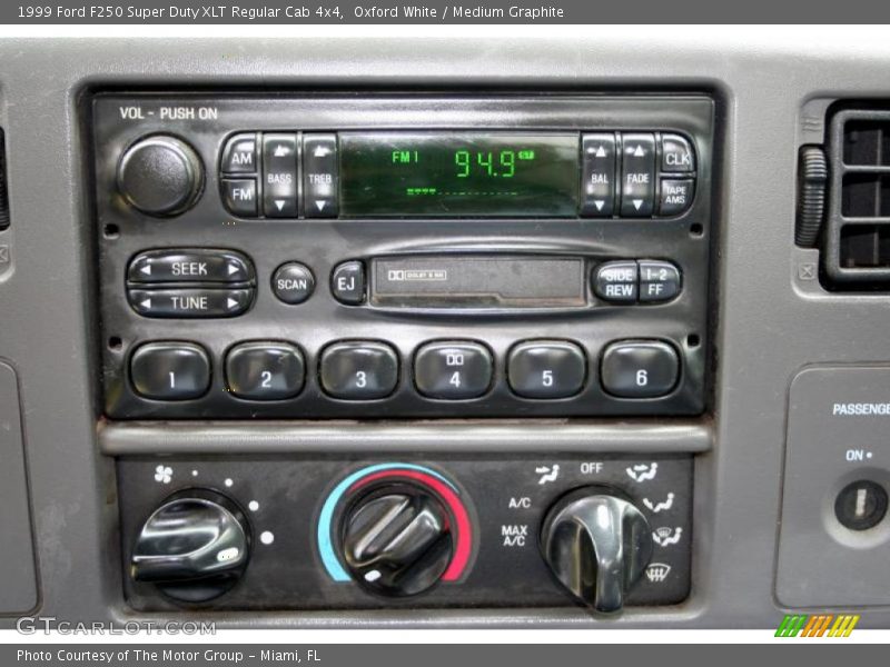 Oxford White / Medium Graphite 1999 Ford F250 Super Duty XLT Regular Cab 4x4