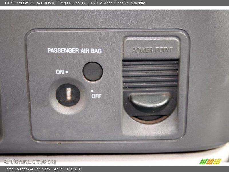 Oxford White / Medium Graphite 1999 Ford F250 Super Duty XLT Regular Cab 4x4