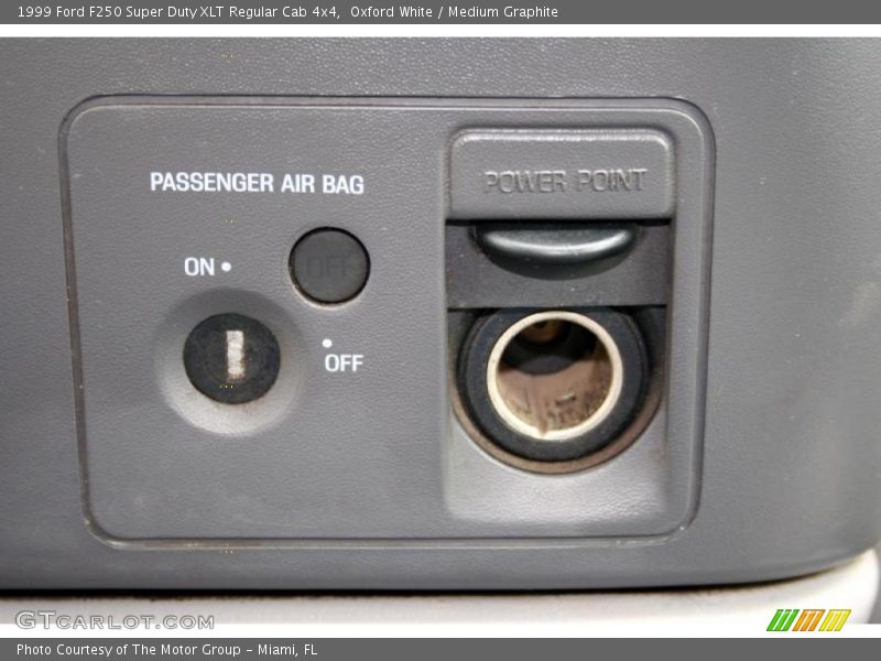 Oxford White / Medium Graphite 1999 Ford F250 Super Duty XLT Regular Cab 4x4