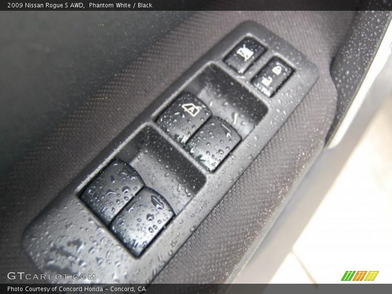 Phantom White / Black 2009 Nissan Rogue S AWD