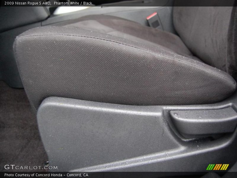 Phantom White / Black 2009 Nissan Rogue S AWD