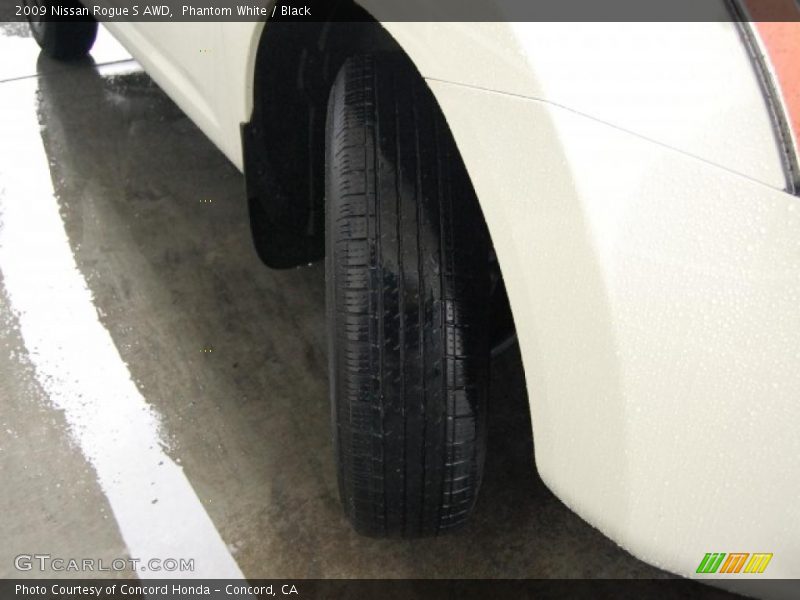 Phantom White / Black 2009 Nissan Rogue S AWD