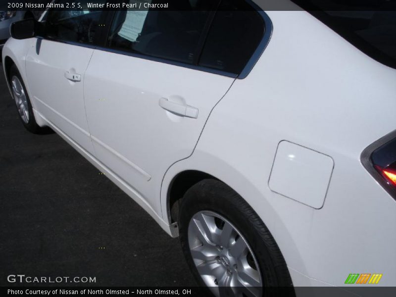 Winter Frost Pearl / Charcoal 2009 Nissan Altima 2.5 S