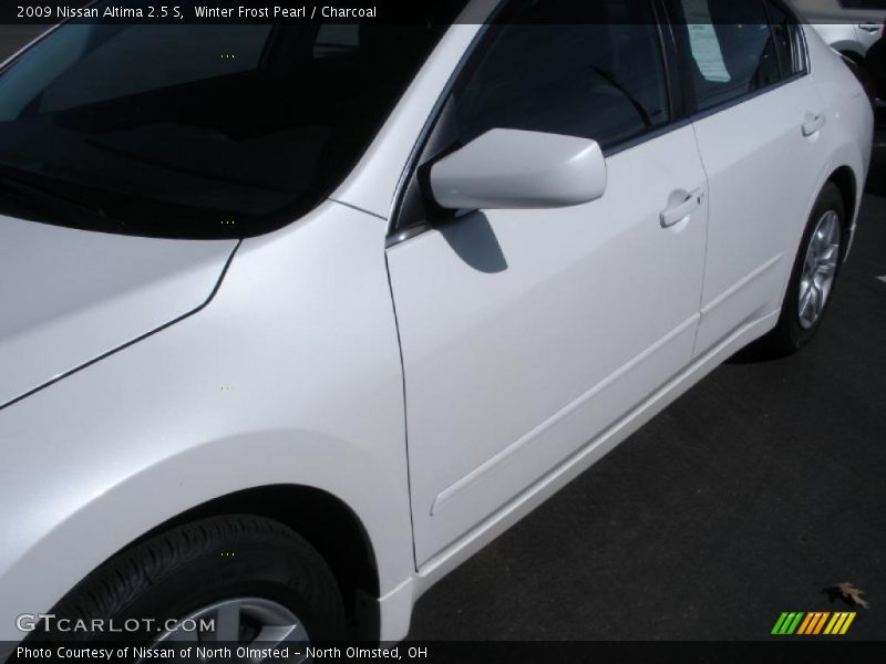 Winter Frost Pearl / Charcoal 2009 Nissan Altima 2.5 S