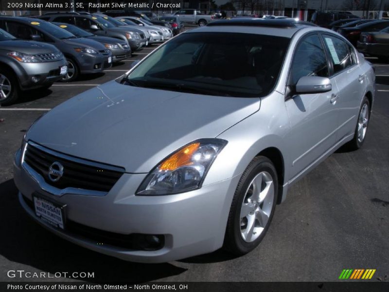 Radiant Silver Metallic / Charcoal 2009 Nissan Altima 3.5 SE