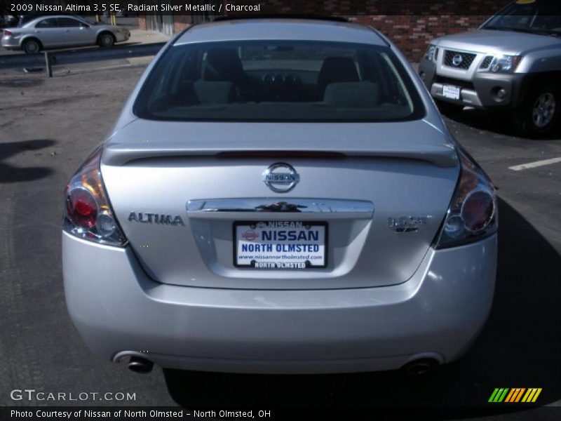Radiant Silver Metallic / Charcoal 2009 Nissan Altima 3.5 SE