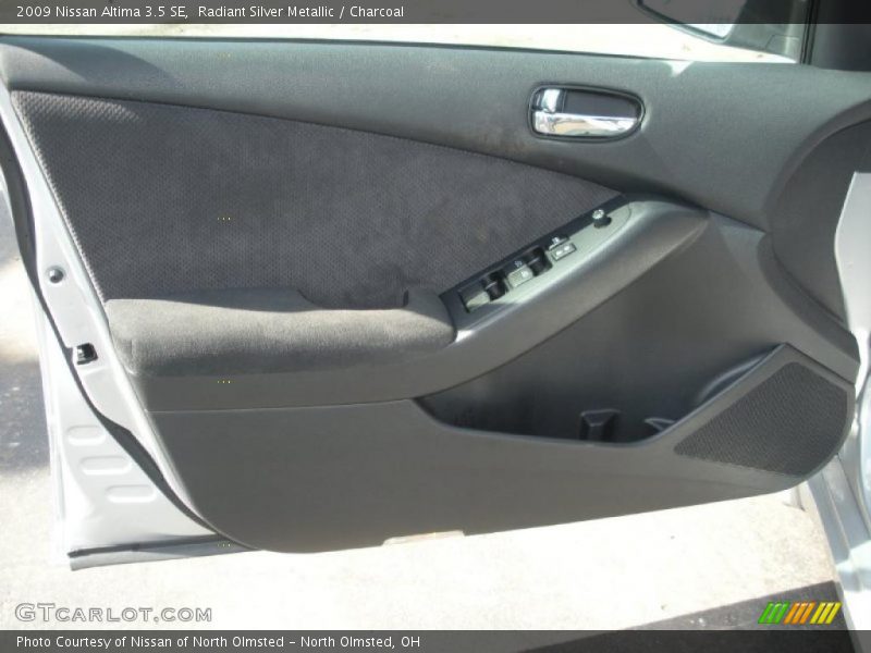 Radiant Silver Metallic / Charcoal 2009 Nissan Altima 3.5 SE