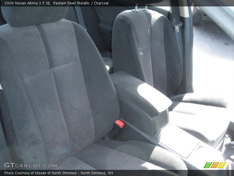 Radiant Silver Metallic / Charcoal 2009 Nissan Altima 3.5 SE