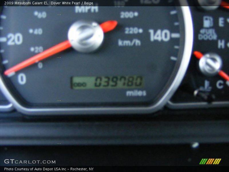 Dover White Pearl / Beige 2009 Mitsubishi Galant ES