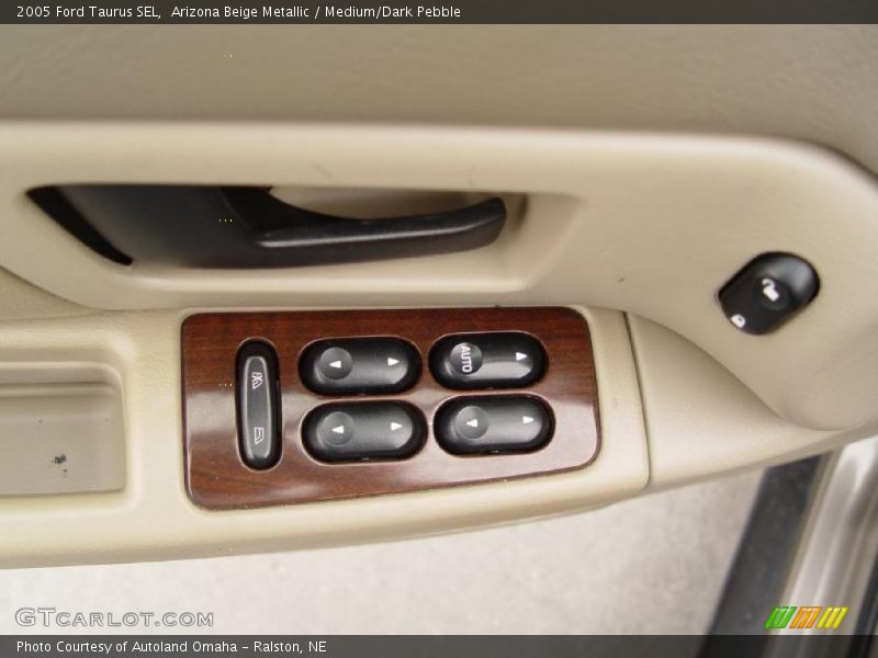 Arizona Beige Metallic / Medium/Dark Pebble 2005 Ford Taurus SEL