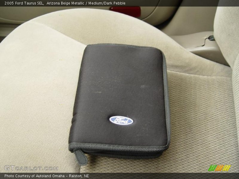 Arizona Beige Metallic / Medium/Dark Pebble 2005 Ford Taurus SEL