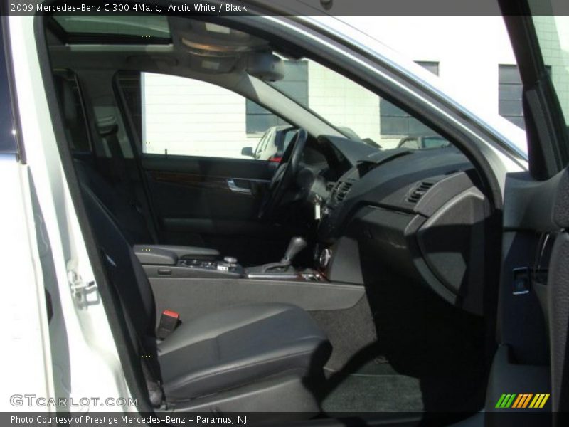 Arctic White / Black 2009 Mercedes-Benz C 300 4Matic