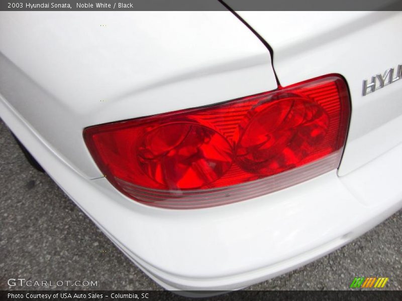 Noble White / Black 2003 Hyundai Sonata