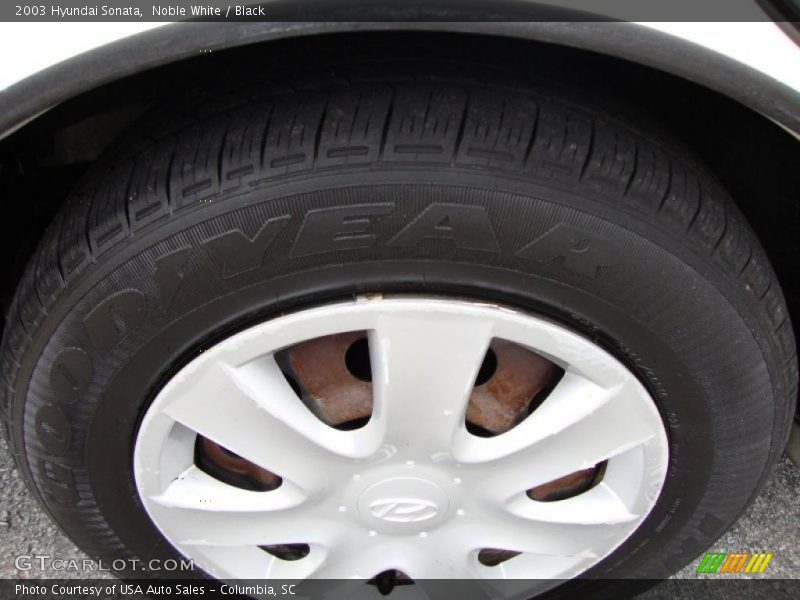 Noble White / Black 2003 Hyundai Sonata
