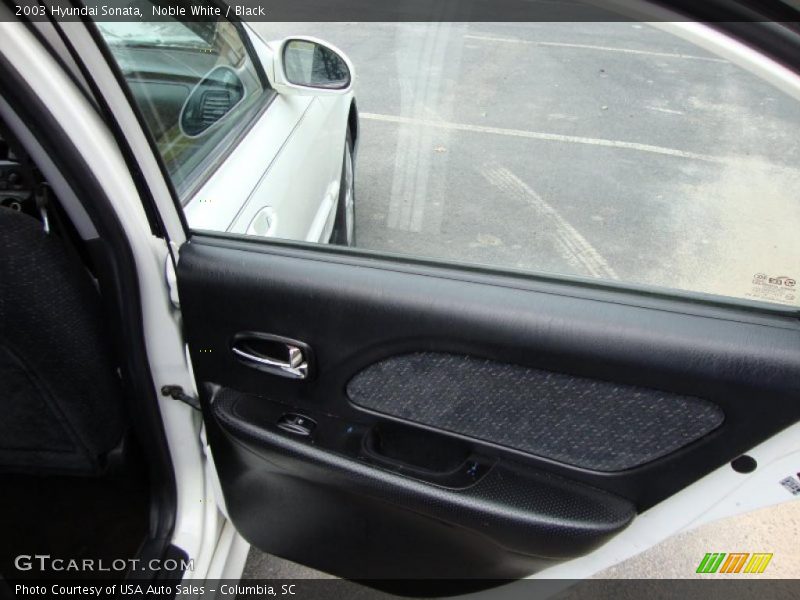 Noble White / Black 2003 Hyundai Sonata