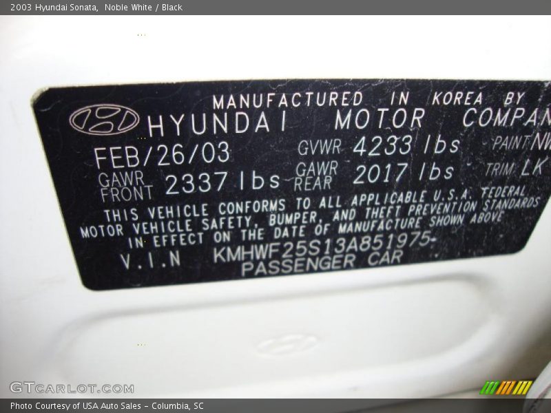 Noble White / Black 2003 Hyundai Sonata