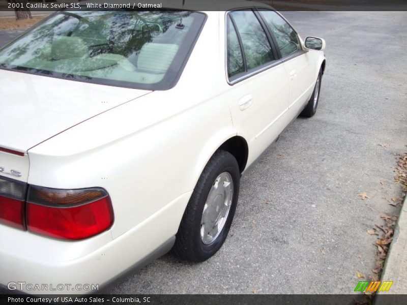 White Diamond / Oatmeal 2001 Cadillac Seville SLS
