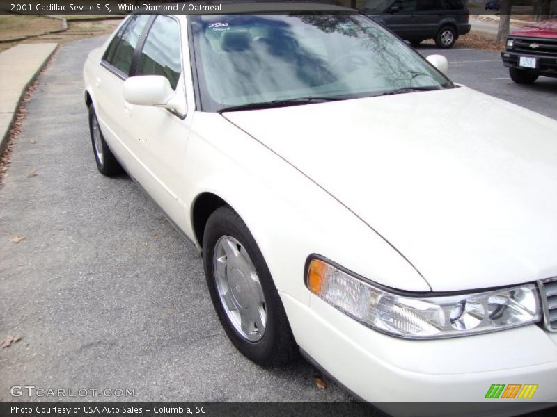 White Diamond / Oatmeal 2001 Cadillac Seville SLS