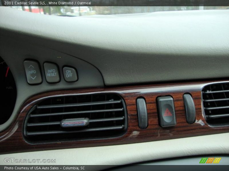 White Diamond / Oatmeal 2001 Cadillac Seville SLS