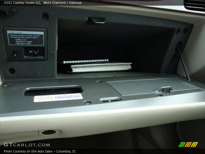 White Diamond / Oatmeal 2001 Cadillac Seville SLS