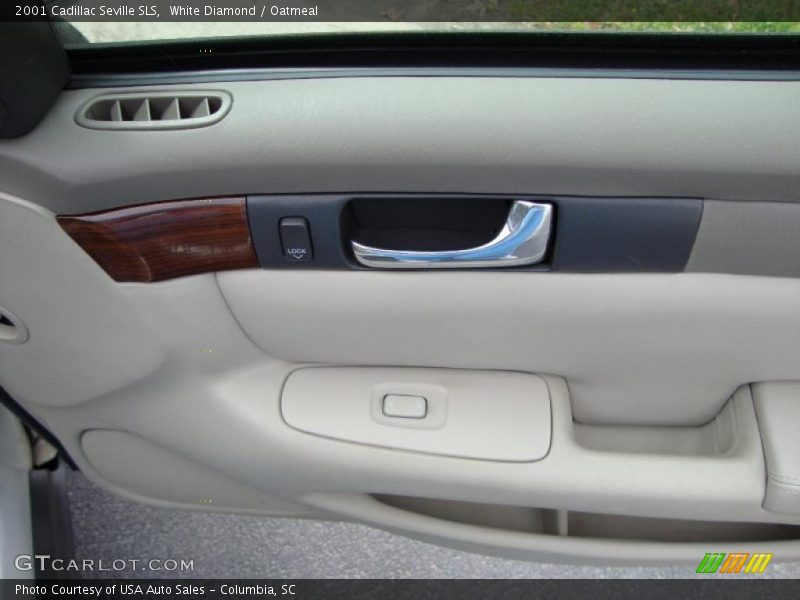 White Diamond / Oatmeal 2001 Cadillac Seville SLS