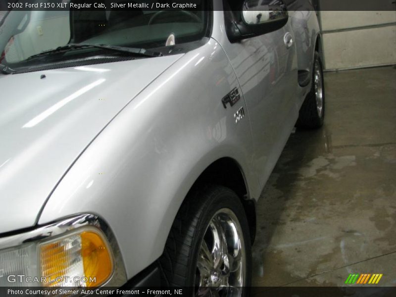 Silver Metallic / Dark Graphite 2002 Ford F150 XLT Regular Cab