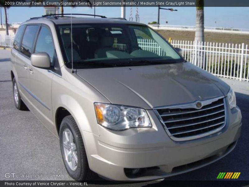 Light Sandstone Metallic / Medium Slate Gray/Light Shale 2009 Chrysler Town & Country Signature Series