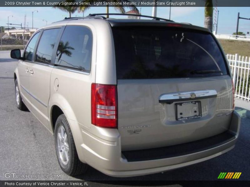 Light Sandstone Metallic / Medium Slate Gray/Light Shale 2009 Chrysler Town & Country Signature Series