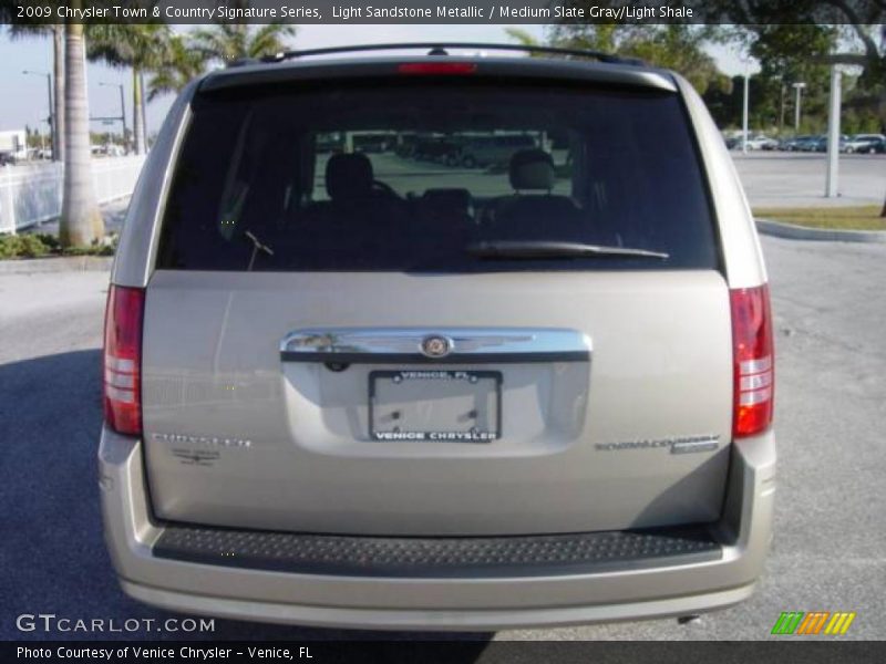 Light Sandstone Metallic / Medium Slate Gray/Light Shale 2009 Chrysler Town & Country Signature Series
