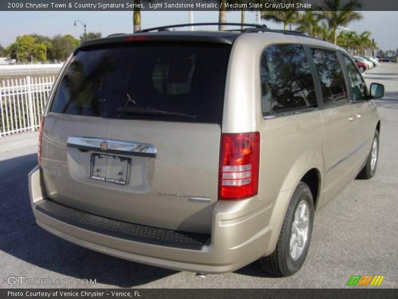 Light Sandstone Metallic / Medium Slate Gray/Light Shale 2009 Chrysler Town & Country Signature Series