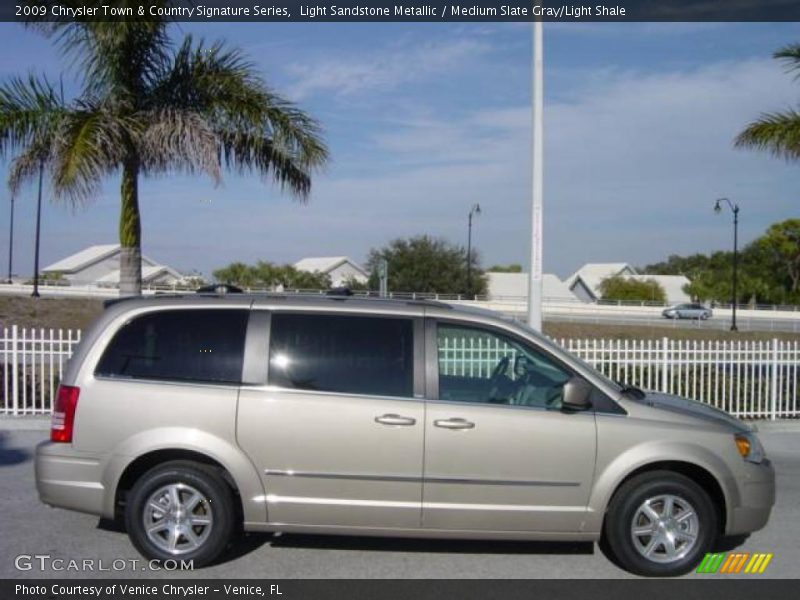 Light Sandstone Metallic / Medium Slate Gray/Light Shale 2009 Chrysler Town & Country Signature Series
