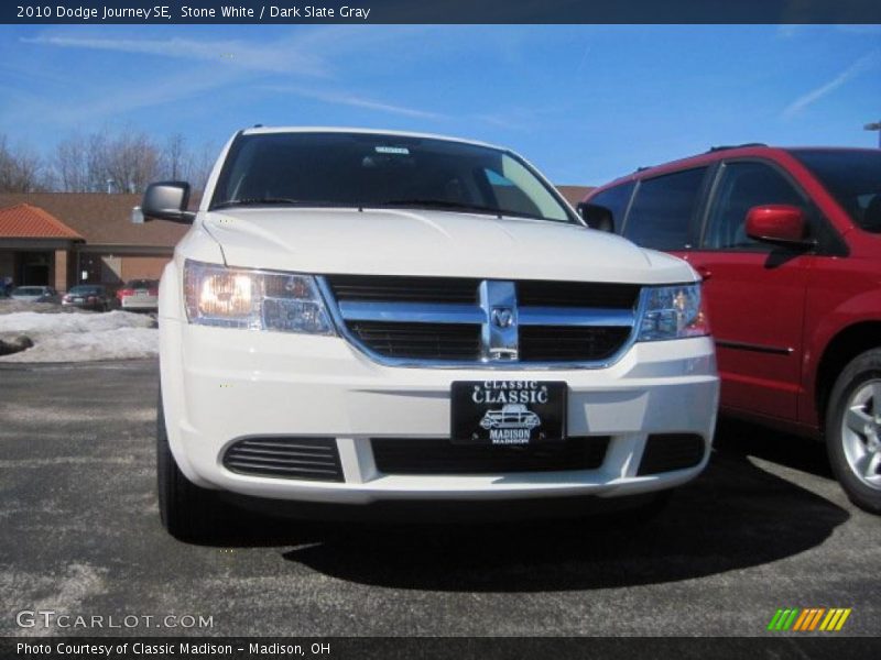 Stone White / Dark Slate Gray 2010 Dodge Journey SE