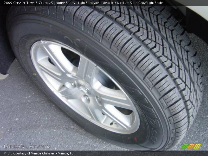 Light Sandstone Metallic / Medium Slate Gray/Light Shale 2009 Chrysler Town & Country Signature Series