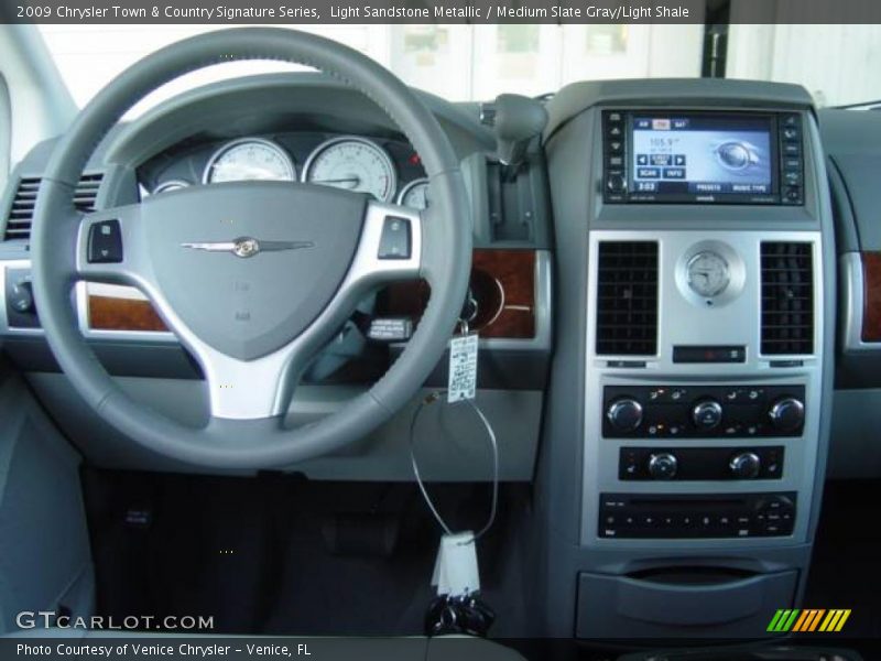 Light Sandstone Metallic / Medium Slate Gray/Light Shale 2009 Chrysler Town & Country Signature Series