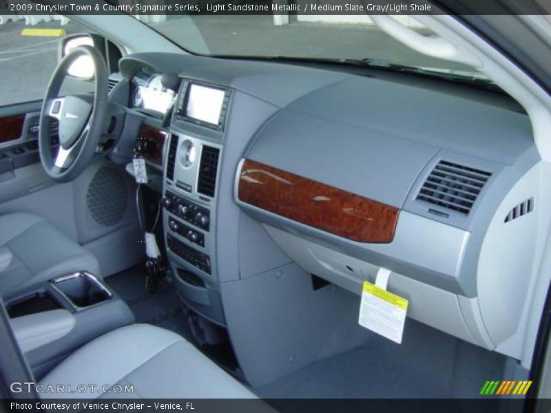 Light Sandstone Metallic / Medium Slate Gray/Light Shale 2009 Chrysler Town & Country Signature Series