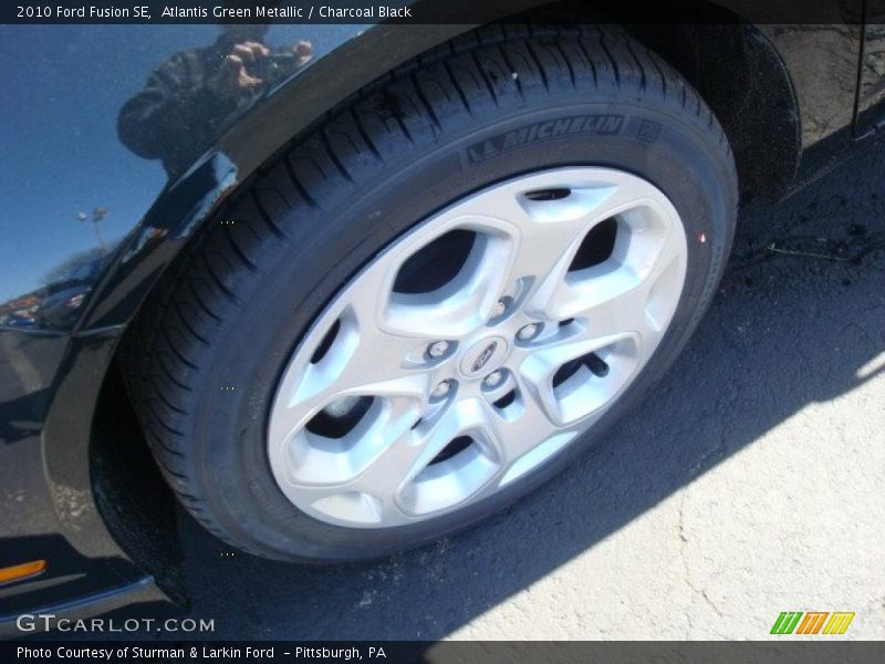 Atlantis Green Metallic / Charcoal Black 2010 Ford Fusion SE
