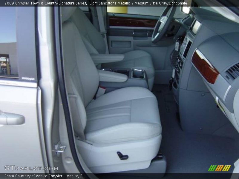 Light Sandstone Metallic / Medium Slate Gray/Light Shale 2009 Chrysler Town & Country Signature Series