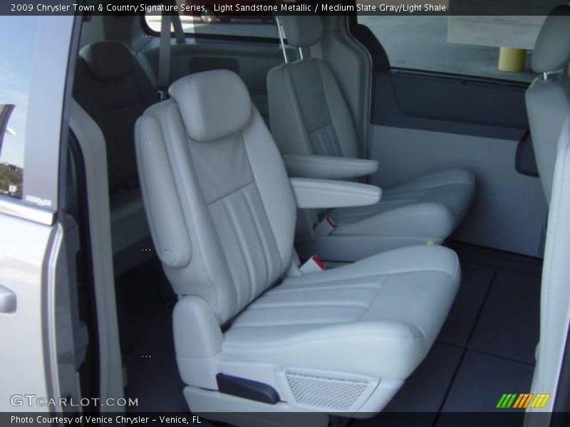 Light Sandstone Metallic / Medium Slate Gray/Light Shale 2009 Chrysler Town & Country Signature Series
