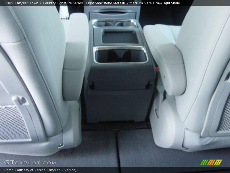 Light Sandstone Metallic / Medium Slate Gray/Light Shale 2009 Chrysler Town & Country Signature Series