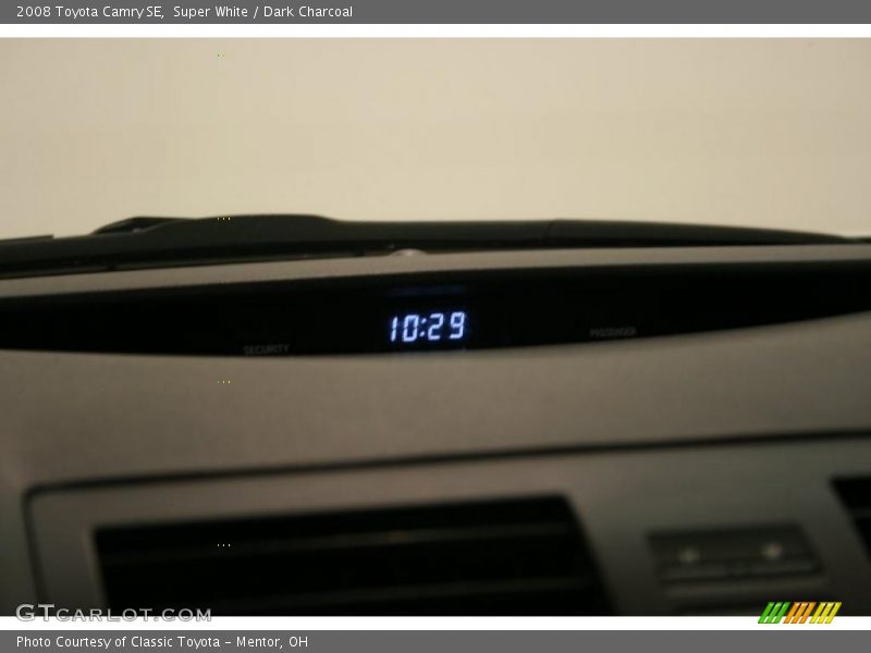 Super White / Dark Charcoal 2008 Toyota Camry SE