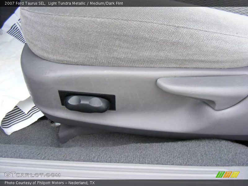 Light Tundra Metallic / Medium/Dark Flint 2007 Ford Taurus SEL