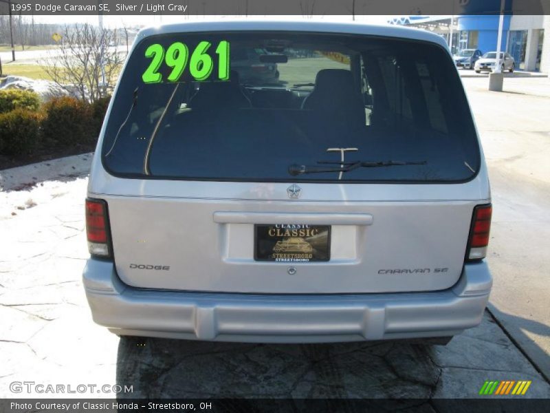 Silver / Light Gray 1995 Dodge Caravan SE